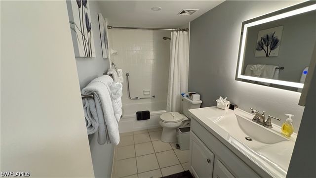 600 Valley Stream DR F6, Naples, FL 34113