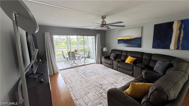 600 Valley Stream DR F6, Naples, FL 34113