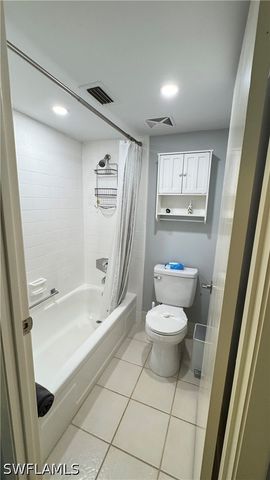 600 Valley Stream DR F6, Naples, FL 34113