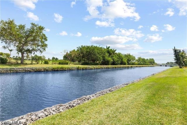 600 Valley Stream DR F6, Naples, FL 34113