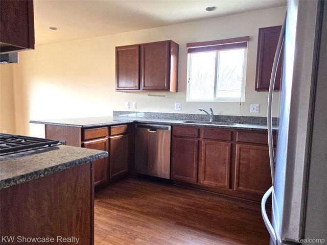 29445 Woodpark Circle 36, Warren, MI 48092