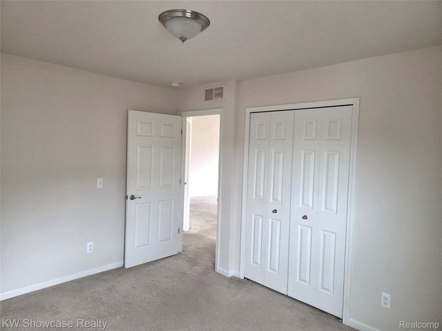 29445 Woodpark Circle 36, Warren, MI 48092