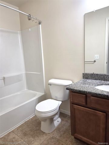 29445 Woodpark Circle 36, Warren, MI 48092