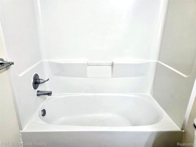 29445 Woodpark Circle 36, Warren, MI 48092