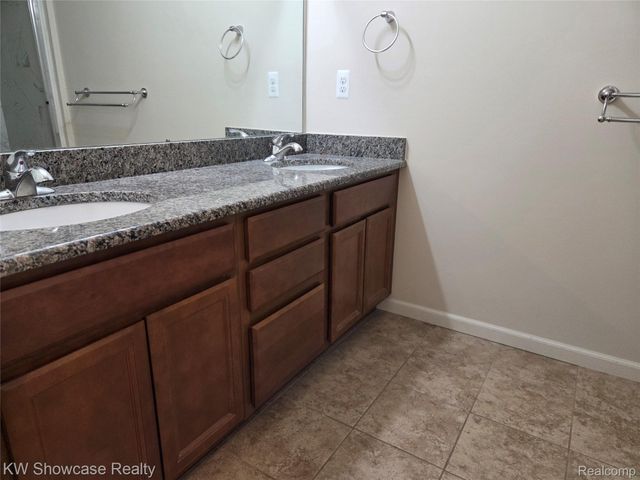 29445 Woodpark Circle 36, Warren, MI 48092