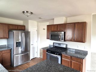 29445 Woodpark Circle 36, Warren, MI 48092