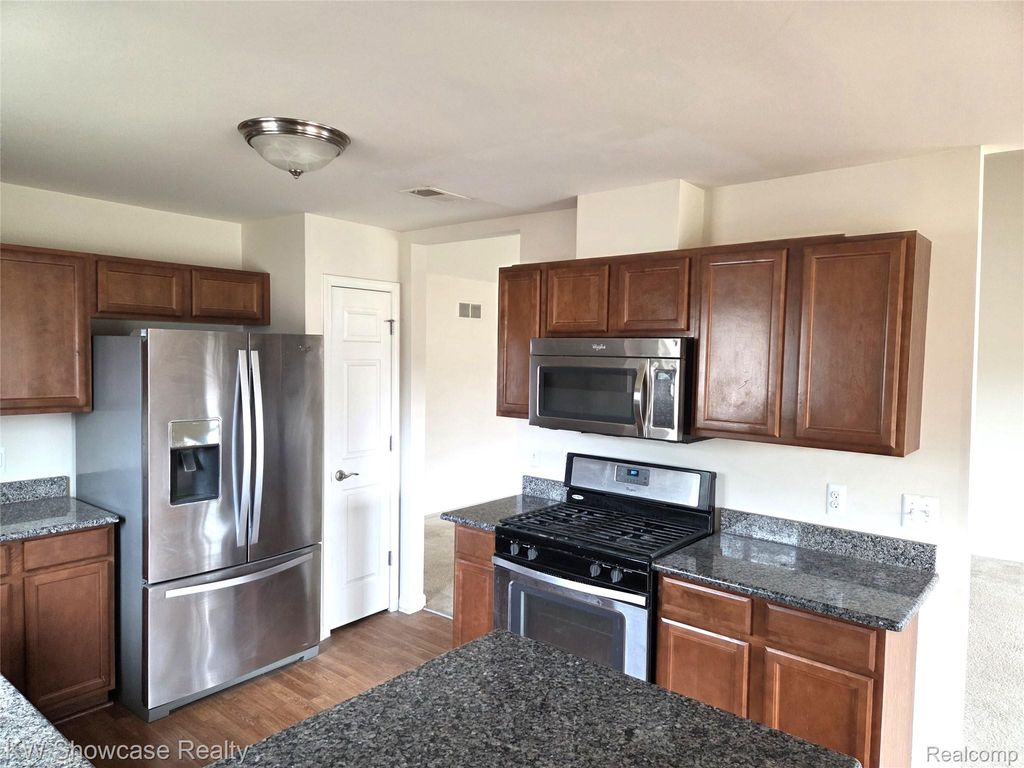 29445 Woodpark Circle 36, Warren, MI 48092