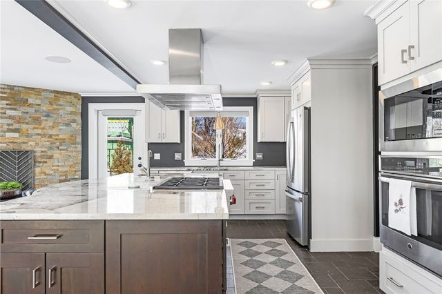 4 Monkey Wrench Lane, Bristol, RI 02809
