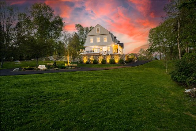 4 Monkey Wrench Lane, Bristol, RI 02809