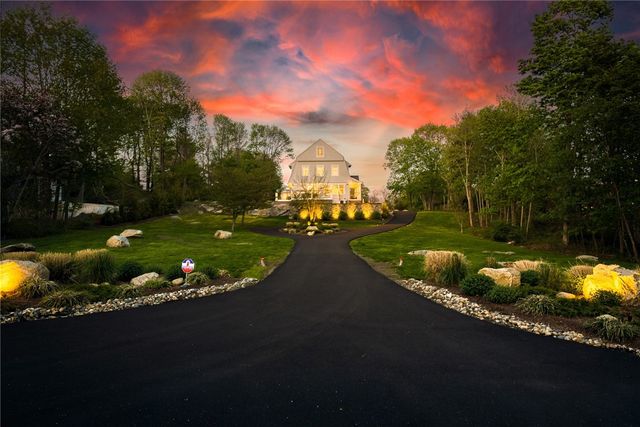 4 Monkey Wrench Lane, Bristol, RI 02809