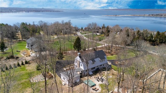 4 Monkey Wrench Lane, Bristol, RI 02809