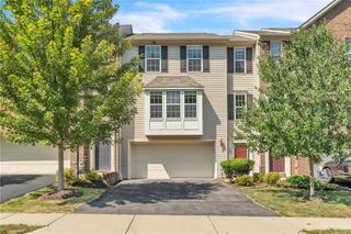 305 Broadstone Dr, Adams Twp, PA 16046