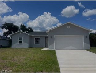 1042 N Bronze CT, Labelle, FL 33935