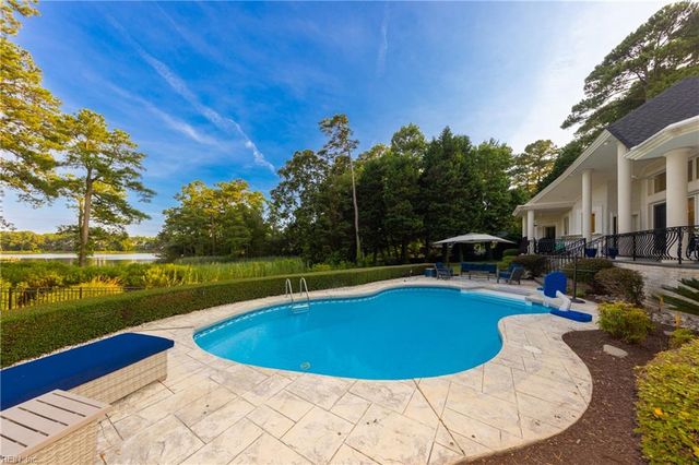 812 S Spigel DR, Virginia Beach, VA 23454