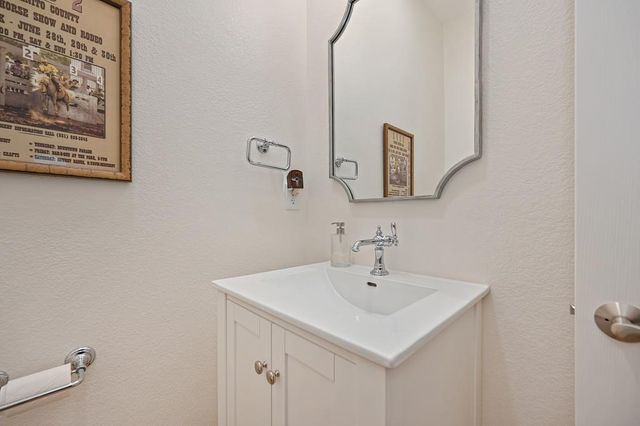 1657 Bowen Dr, Folsom, CA 95630