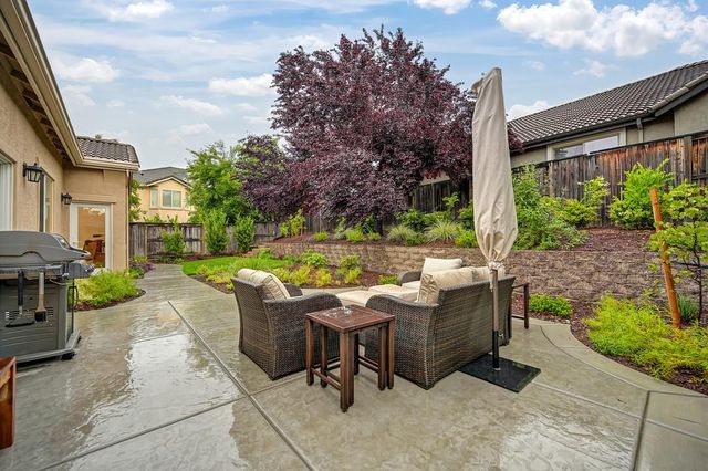 1657 Bowen Dr, Folsom, CA 95630