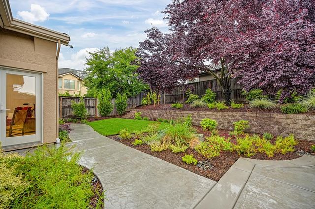 1657 Bowen Dr, Folsom, CA 95630