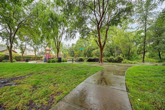 1657 Bowen Dr, Folsom, CA 95630
