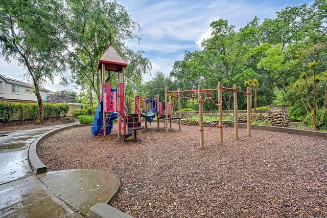 1657 Bowen Dr, Folsom, CA 95630