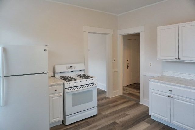 23 Maple St 2F, Waltham, MA 02453