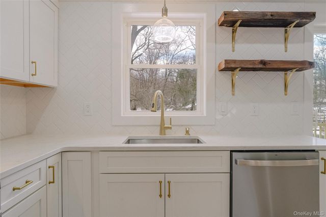 17 Maple Street, Glenham, NY 12508