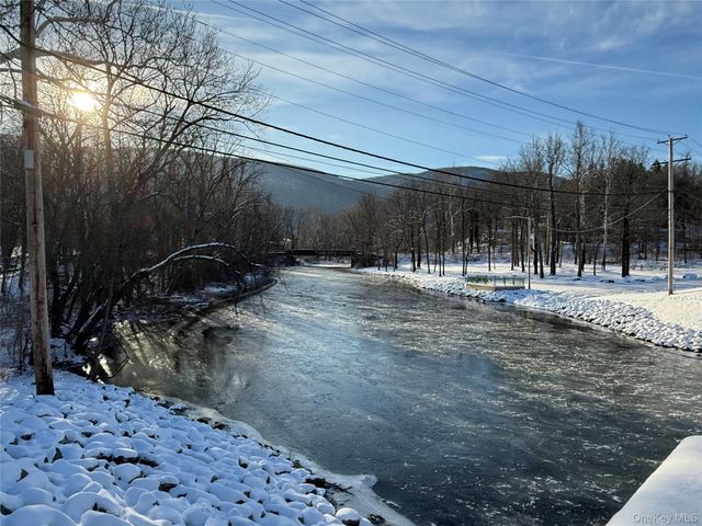 17 Maple Street, Glenham, NY 12508