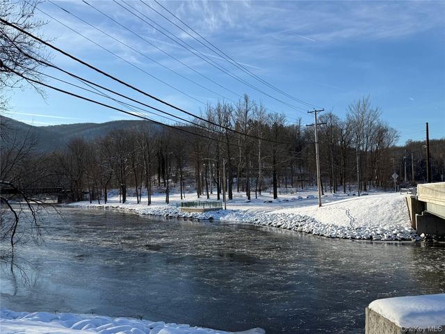 17 Maple Street, Glenham, NY 12508