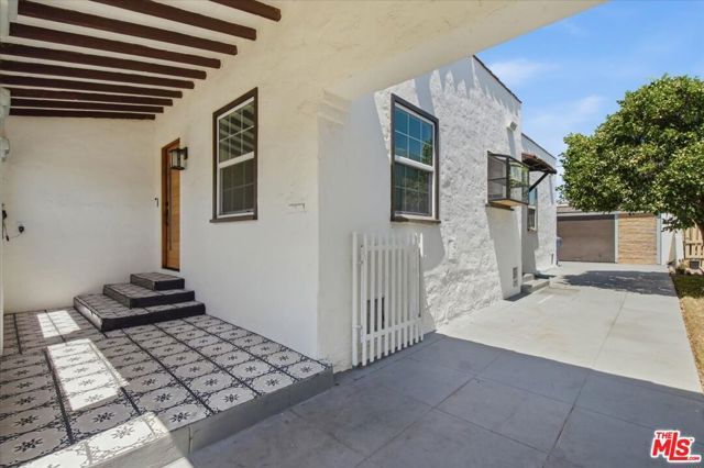 1135 W 81st Place, Los Angeles, CA 90044