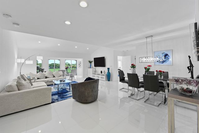 7369 Orangewood Lane 303, Boca Raton, FL 33433