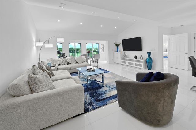 7369 Orangewood Lane 303, Boca Raton, FL 33433