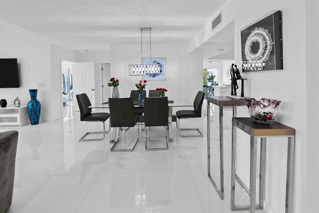 7369 Orangewood Lane 303, Boca Raton, FL 33433