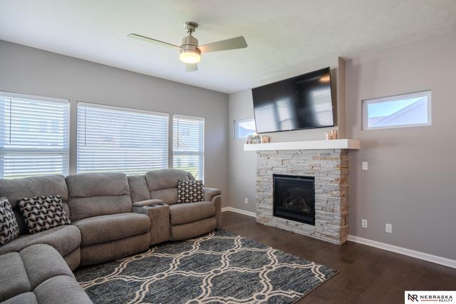 4211 S 213 Avenue, Elkhorn, NE 68022