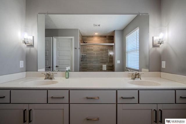 4211 S 213 Avenue, Elkhorn, NE 68022