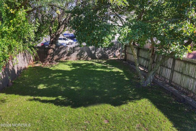 10 Lincoln Court, Keansburg, NJ 07734