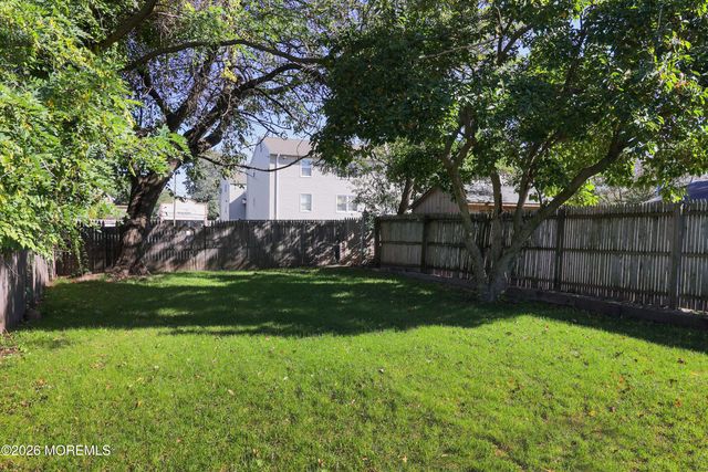 10 Lincoln Court, Keansburg, NJ 07734