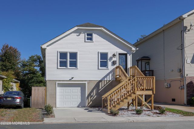 10 Lincoln Court, Keansburg, NJ 07734