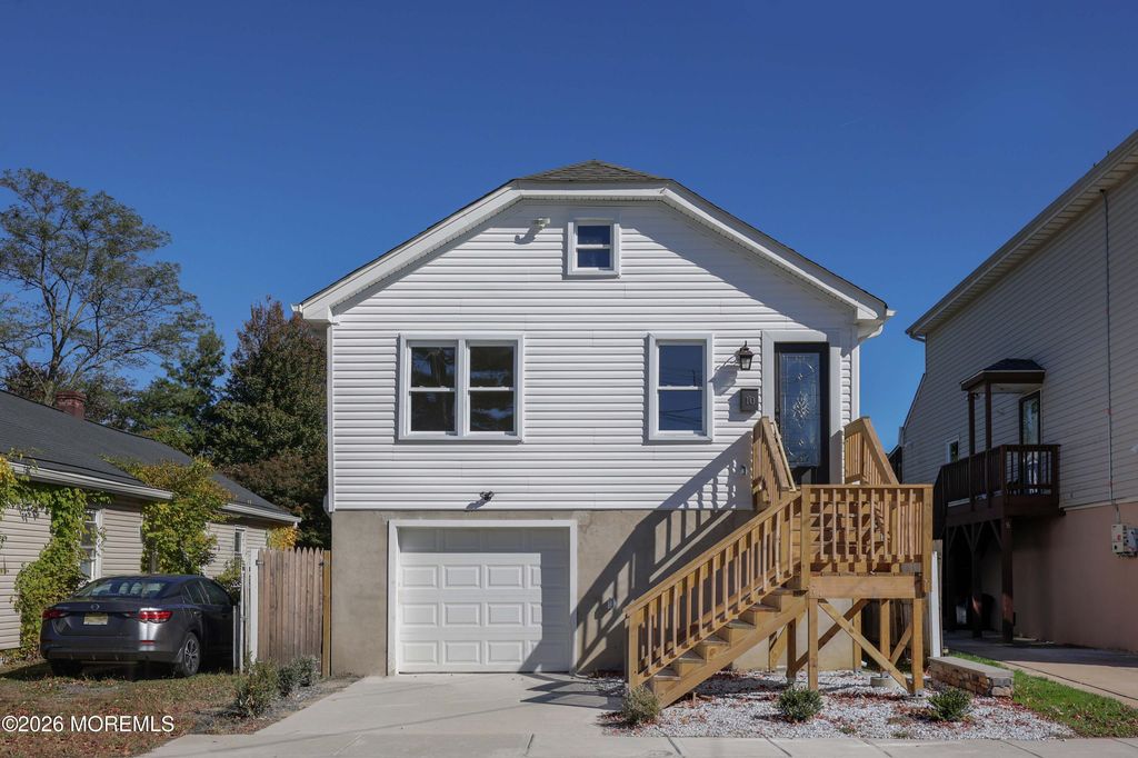 10 Lincoln Court, Keansburg, NJ 07734