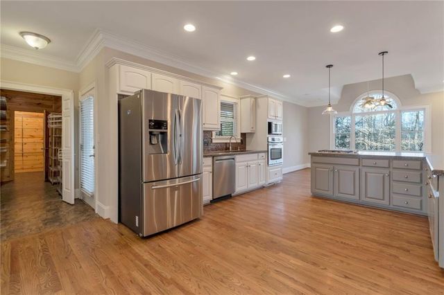 180 Forest Glen Drive, Waleska, GA 30183