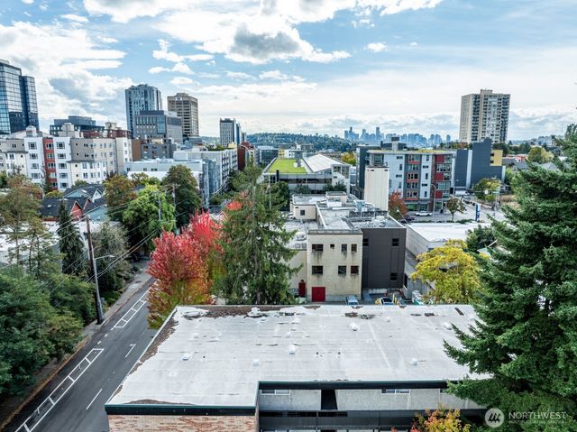 5043 11th Avenue NE, Seattle, WA 98109