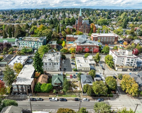 5043 11th Avenue NE, Seattle, WA 98109