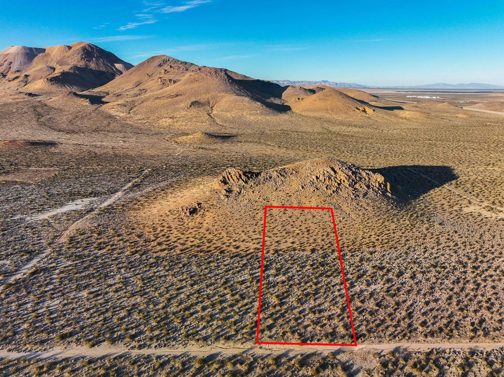 Ericka Avenue, Mojave, CA 93501