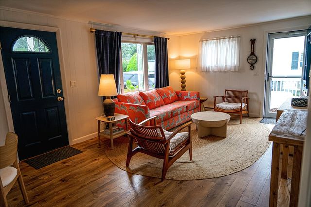 142 Renfrew Avenue, Middletown, RI 02842