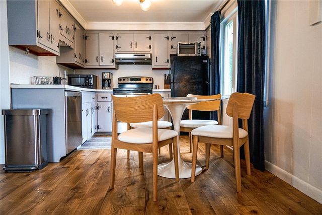 142 Renfrew Avenue, Middletown, RI 02842