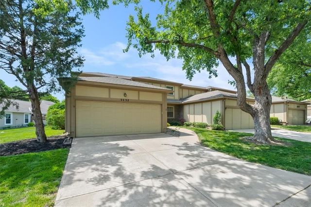 9698 Oakshire Street, Overland Park, KS 66214