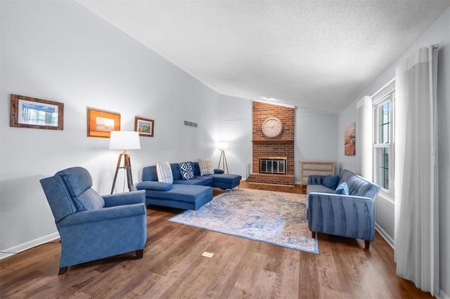 9698 Oakshire Street, Overland Park, KS 66214