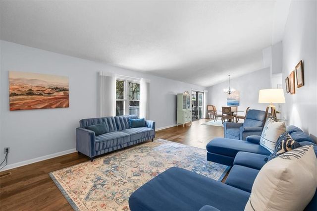 9698 Oakshire Street, Overland Park, KS 66214
