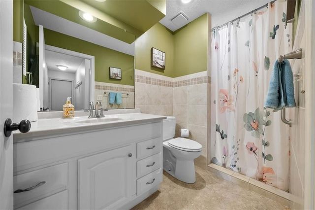 9698 Oakshire Street, Overland Park, KS 66214