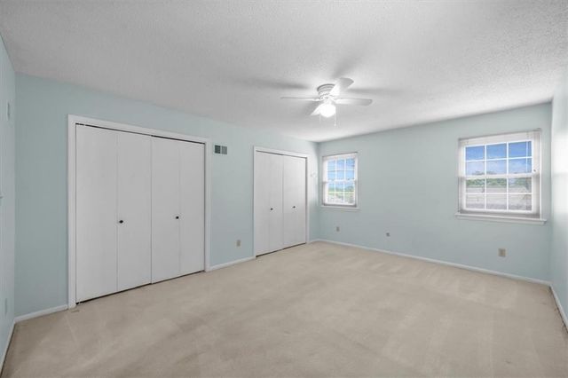 9698 Oakshire Street, Overland Park, KS 66214