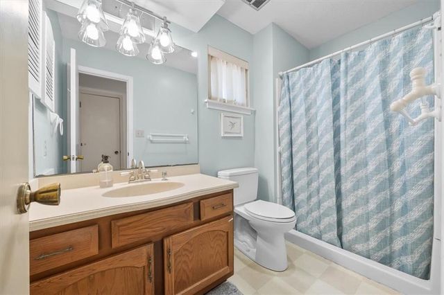 9698 Oakshire Street, Overland Park, KS 66214