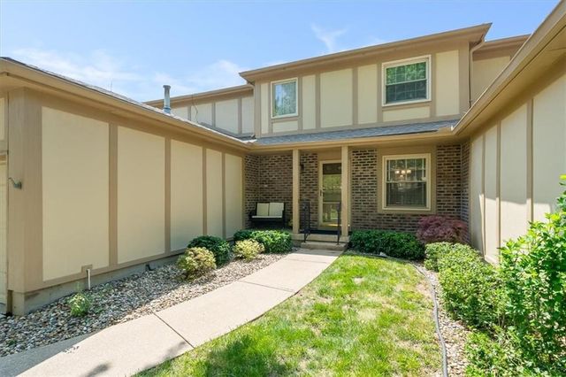 9698 Oakshire Street, Overland Park, KS 66214